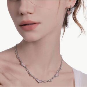 🩵⏭️NIB Pink Geometric Heart Earrings & Necklace Set